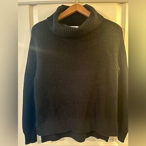 Old Navy / Women’s Sweater / Black / Size: Small